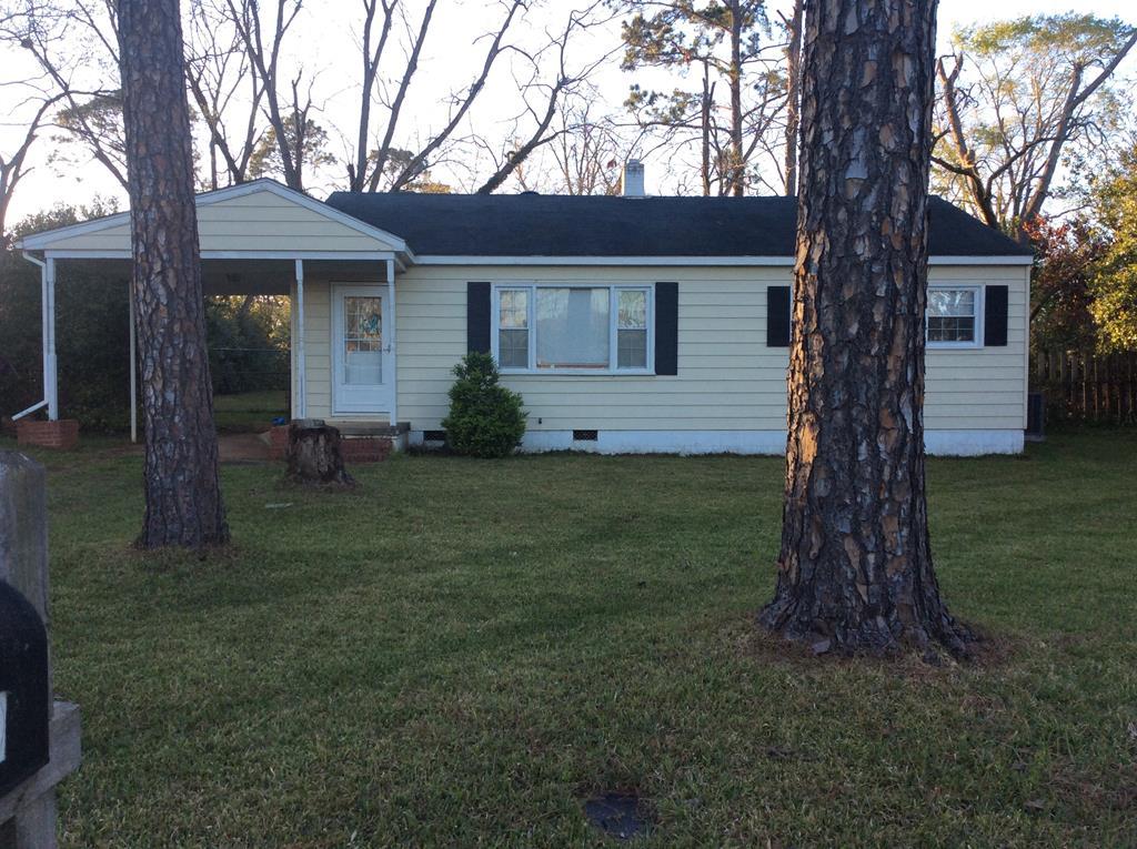 201 Ingleside Drive N - Photo 1