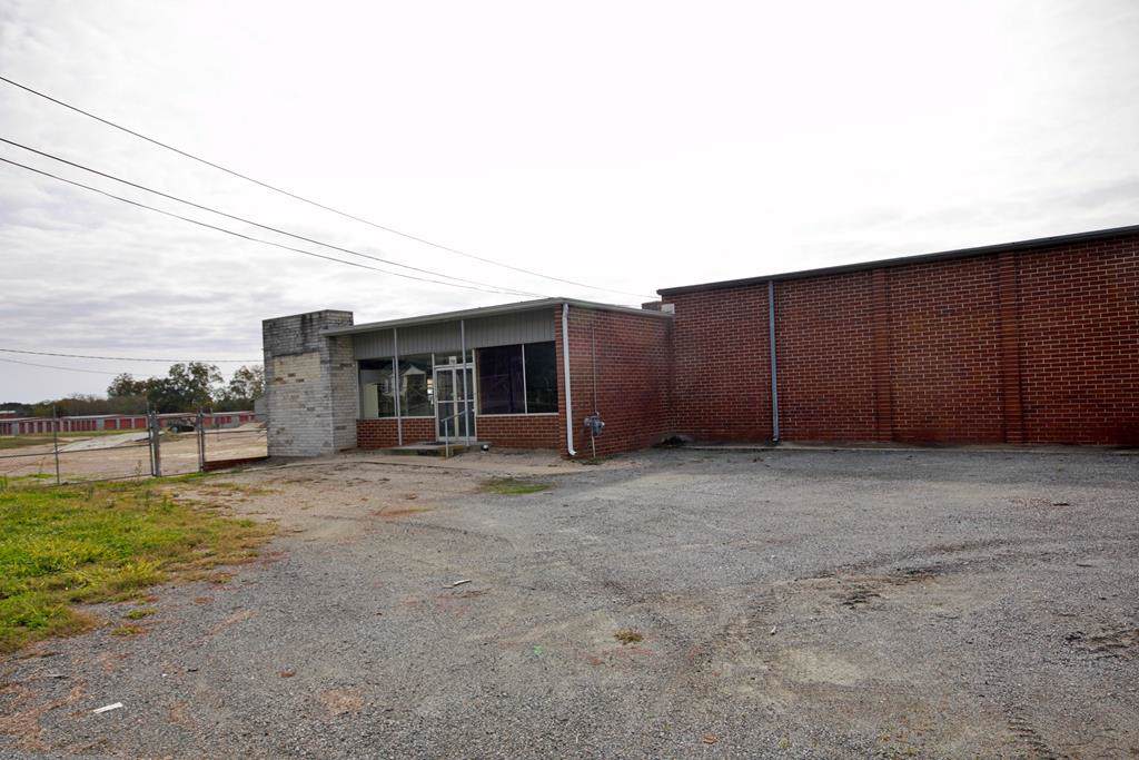702 1ST AVE - Photo 1