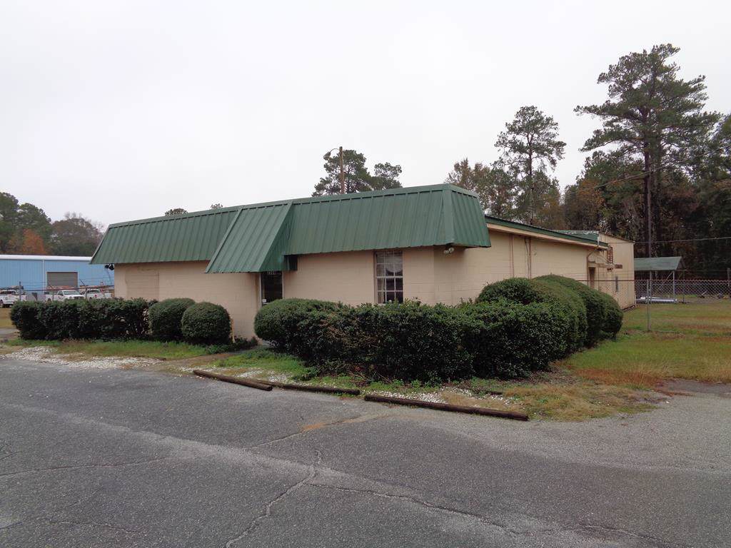 2504 Gordon Avenue W - Photo 1