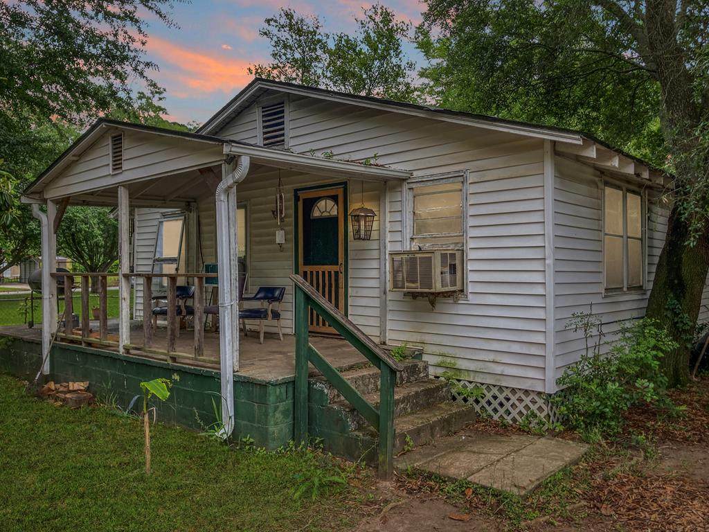 1014 Crawford - Photo 1