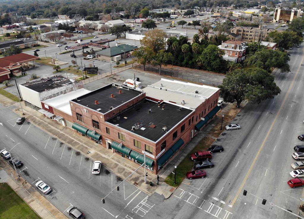 304 Broad Avenue W - Photo 1