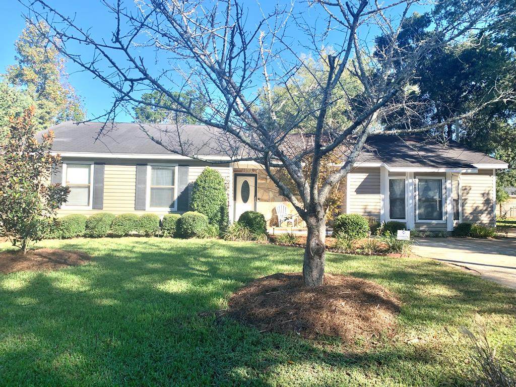 104 Pelham Drive - Photo 1