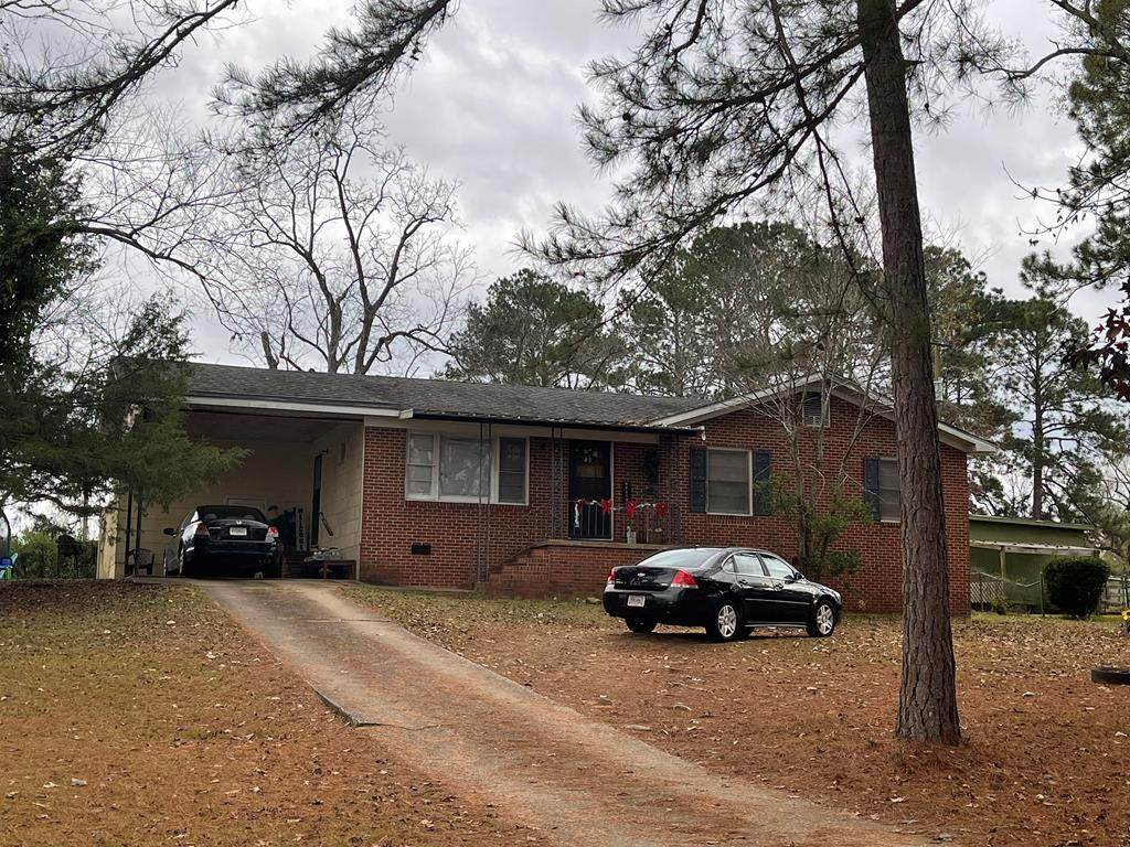 300 Ingleside Drive S - Photo 1