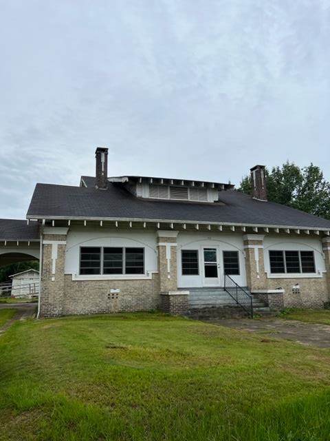 913 E Lee St - Photo 1