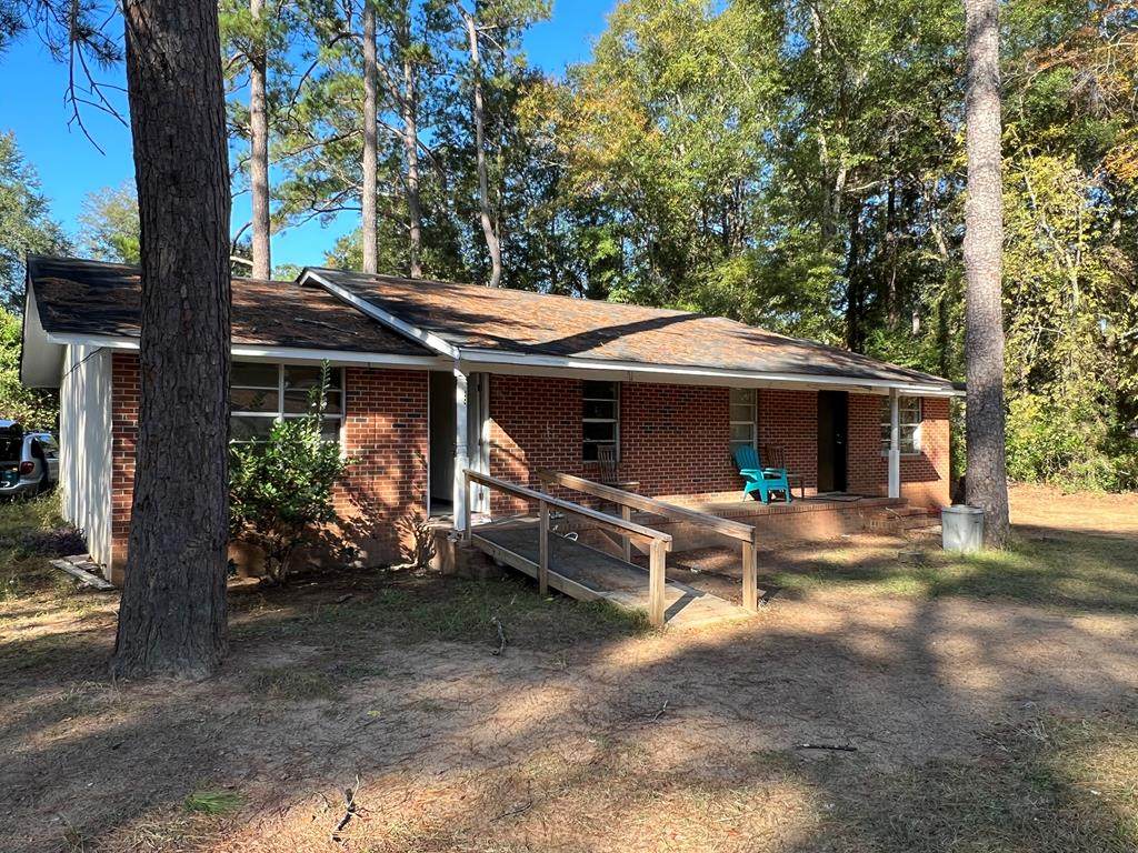 901 Maple Street S - Photo 1