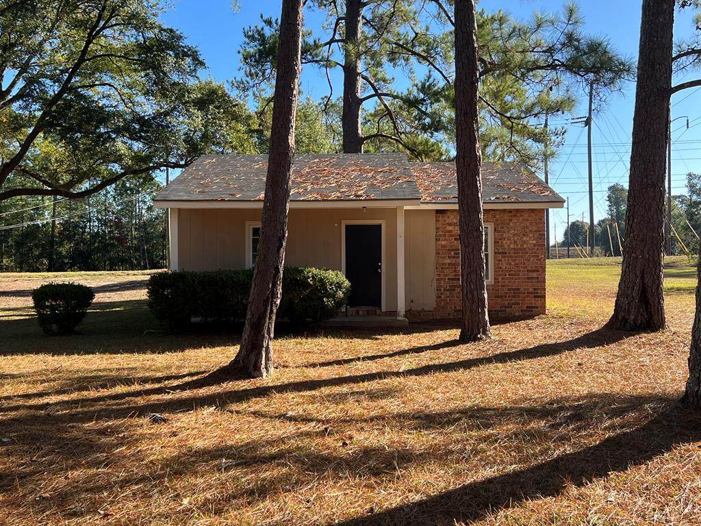 904 Maple Street S - Photo 1