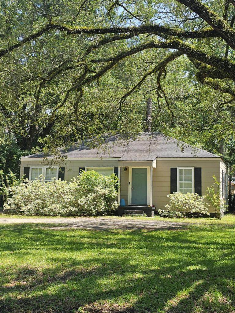 920 Tenth Ave - Photo 1
