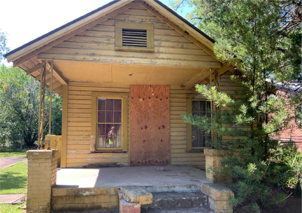 704 Lincoln Avenue W - Photo 1