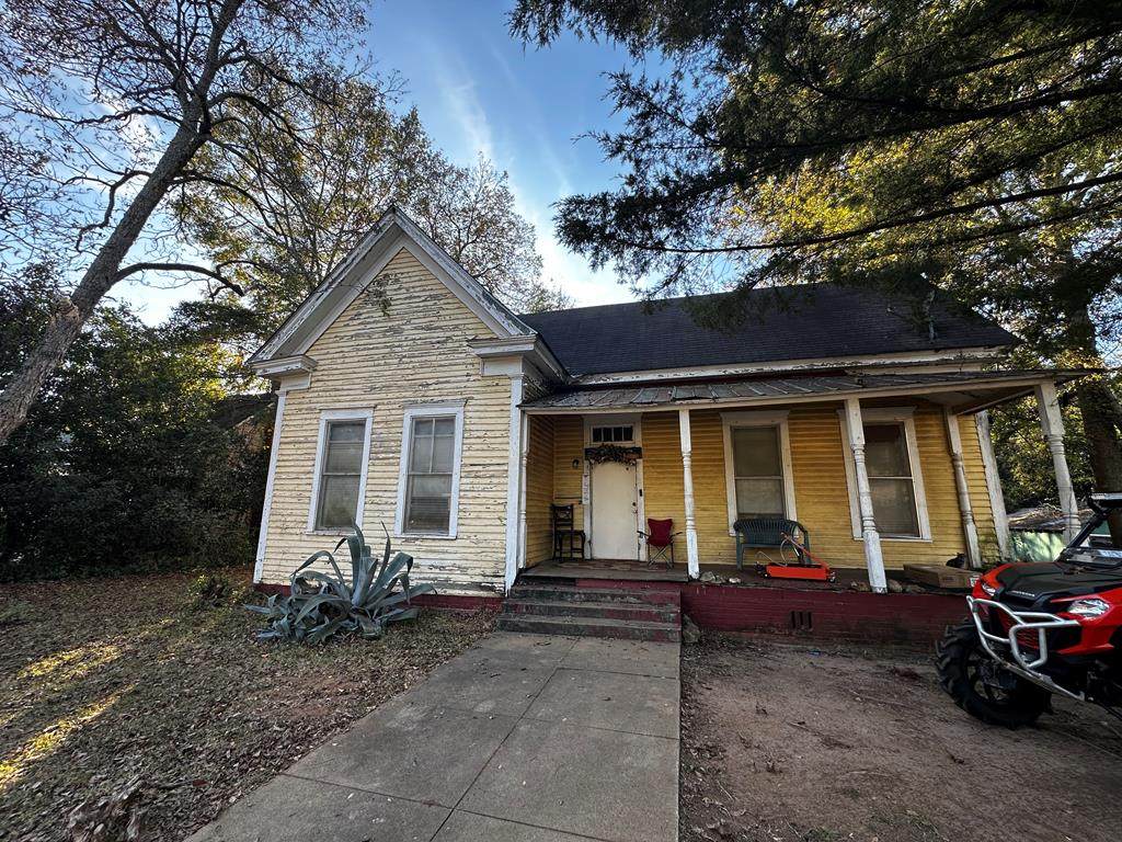 527 Orange St Ne - Photo 1