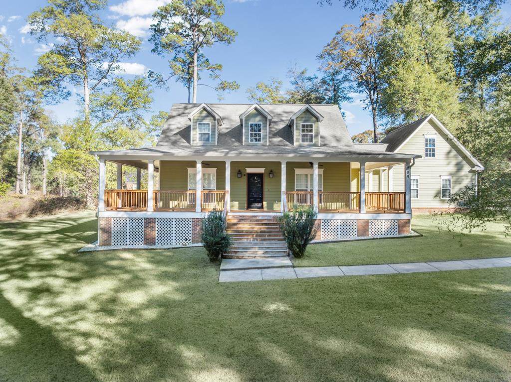 209 Pineridge Drive - Photo 1