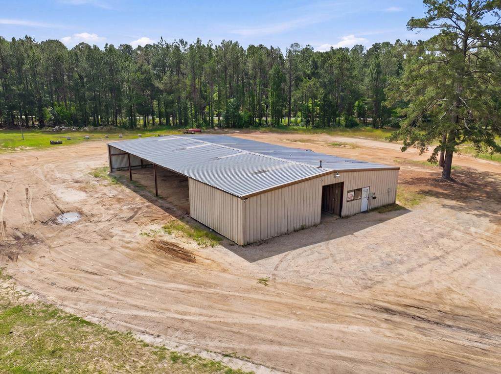 915 Middle Road S - Photo 1
