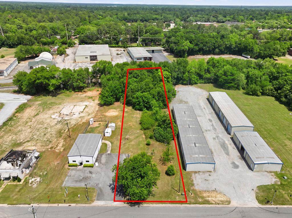 821 Flint Avenue - Photo 1