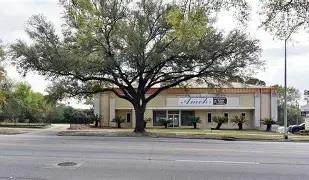 610 Oglethorpe Blvd - Photo 1