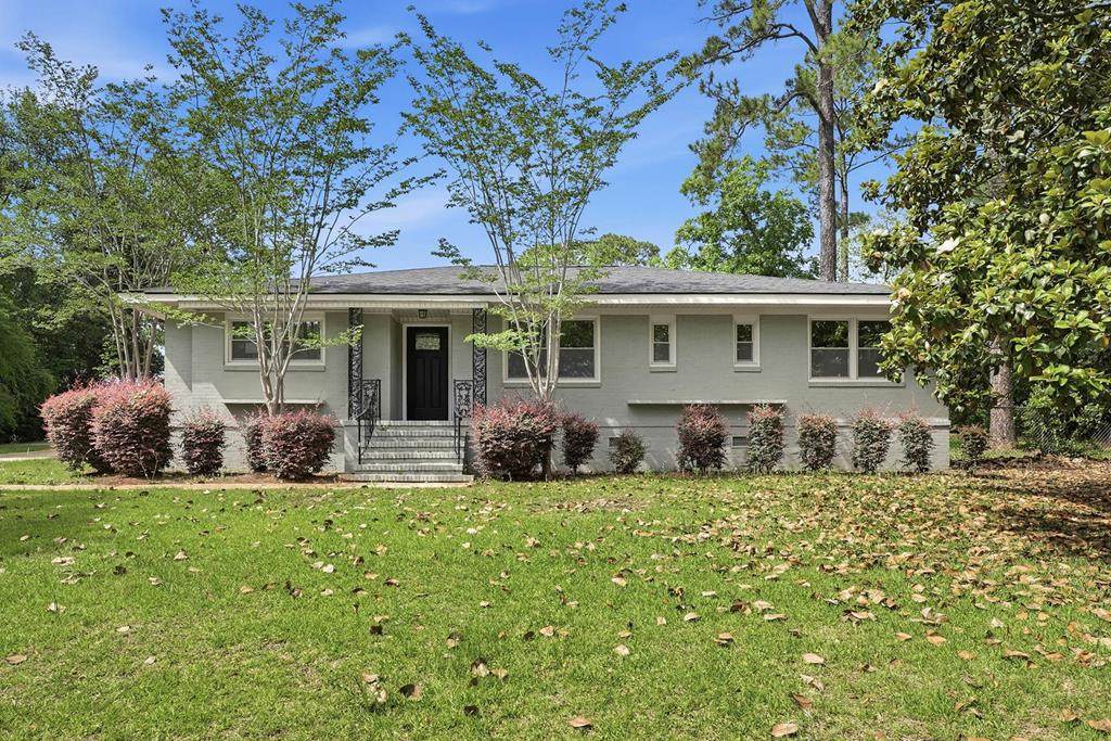 1009 Summit Drive - Photo 1