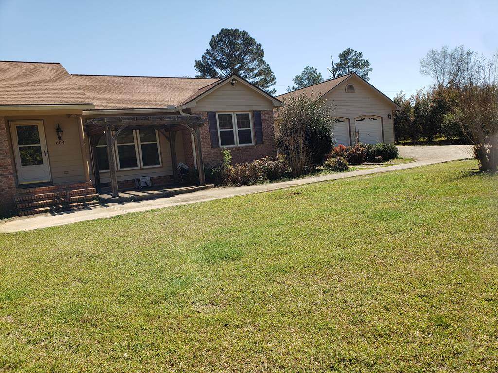604 Shamrock - Photo 1