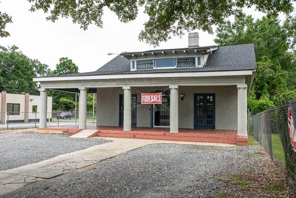 526 W Oglethorpe Blvd - Photo 1