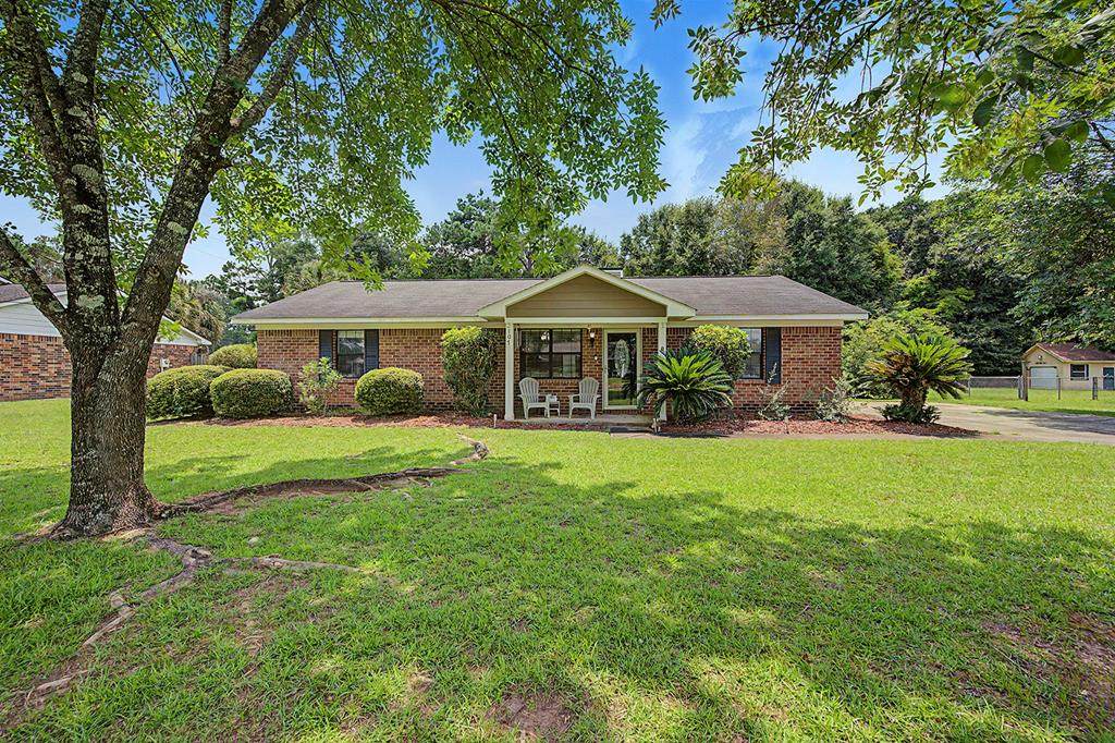 107 Clinton Lane - Photo 1