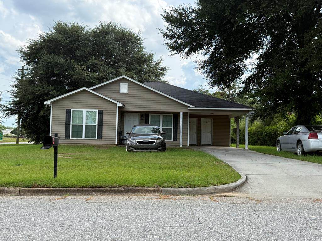 1124 Benjamin Avenue - Photo 1