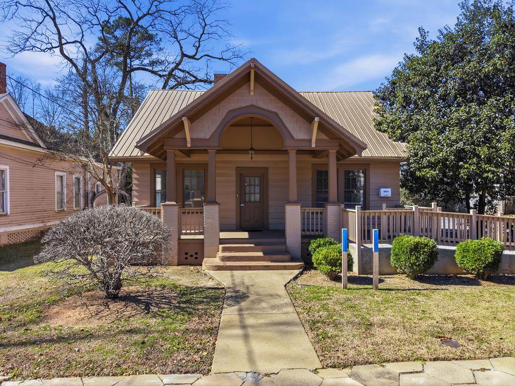 615 Barlow Street - Photo 1