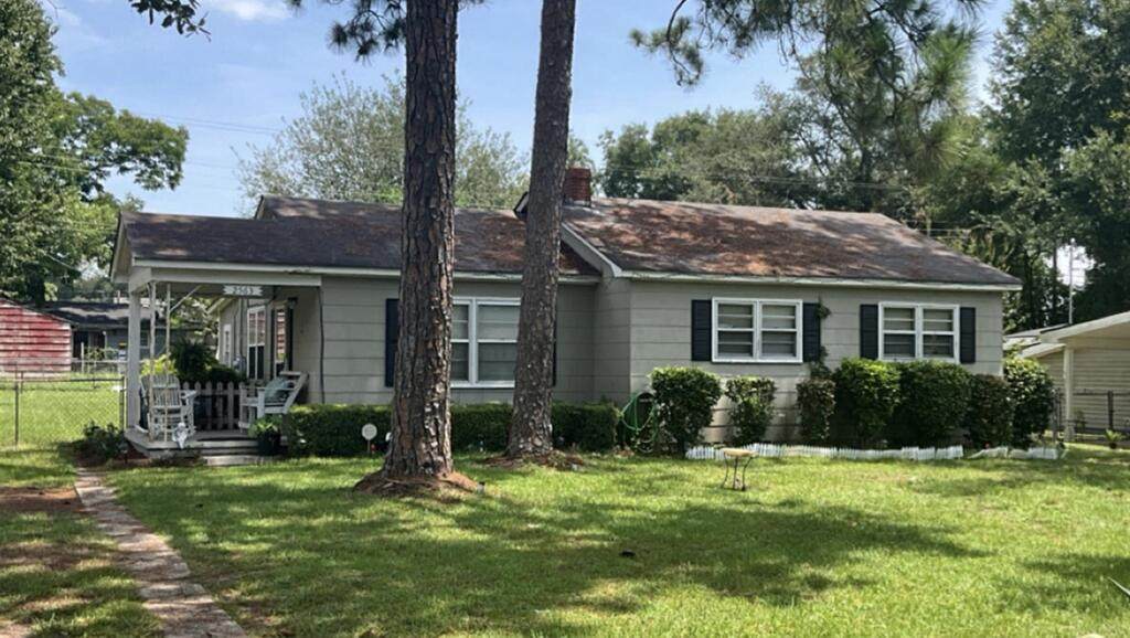 2563 Crescent Drive - Photo 1