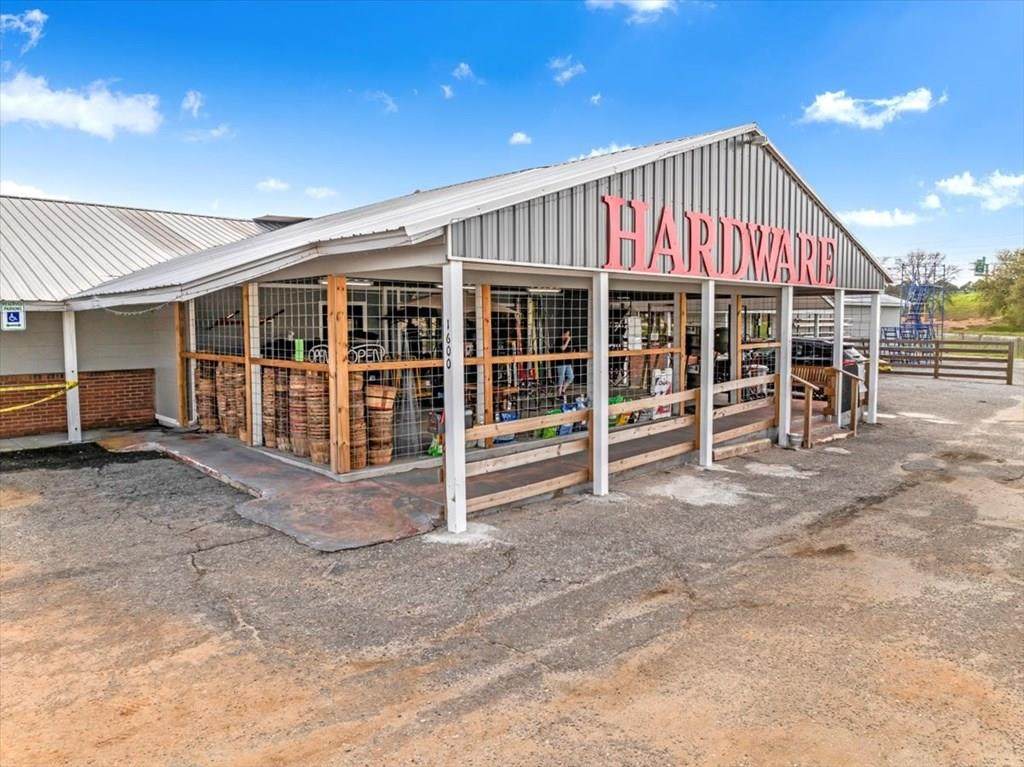 1600 Oglethorpe Blvd - Photo 1