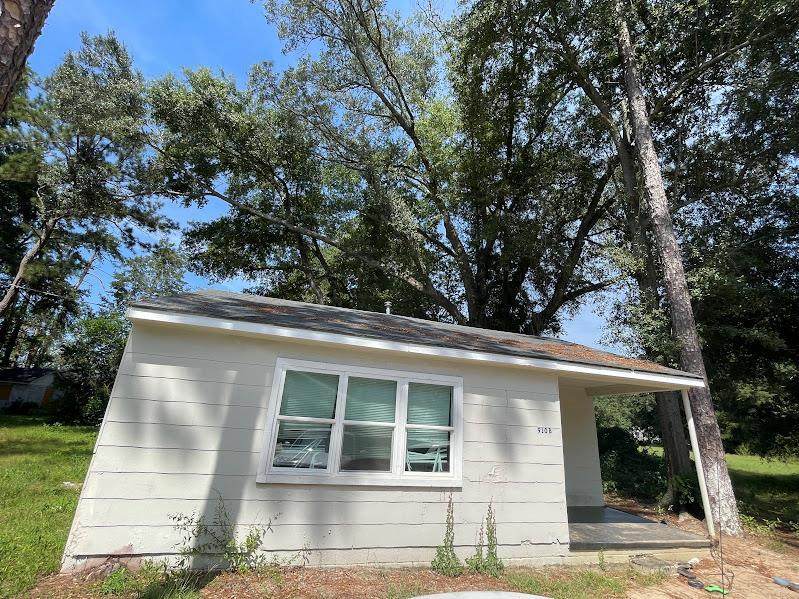 910 Highland Avenue W - Photo 1