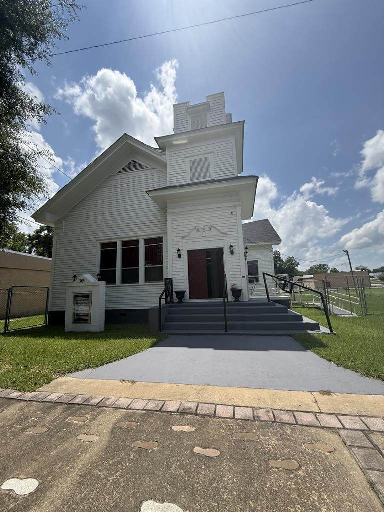 305 Jackson Street S - Photo 1