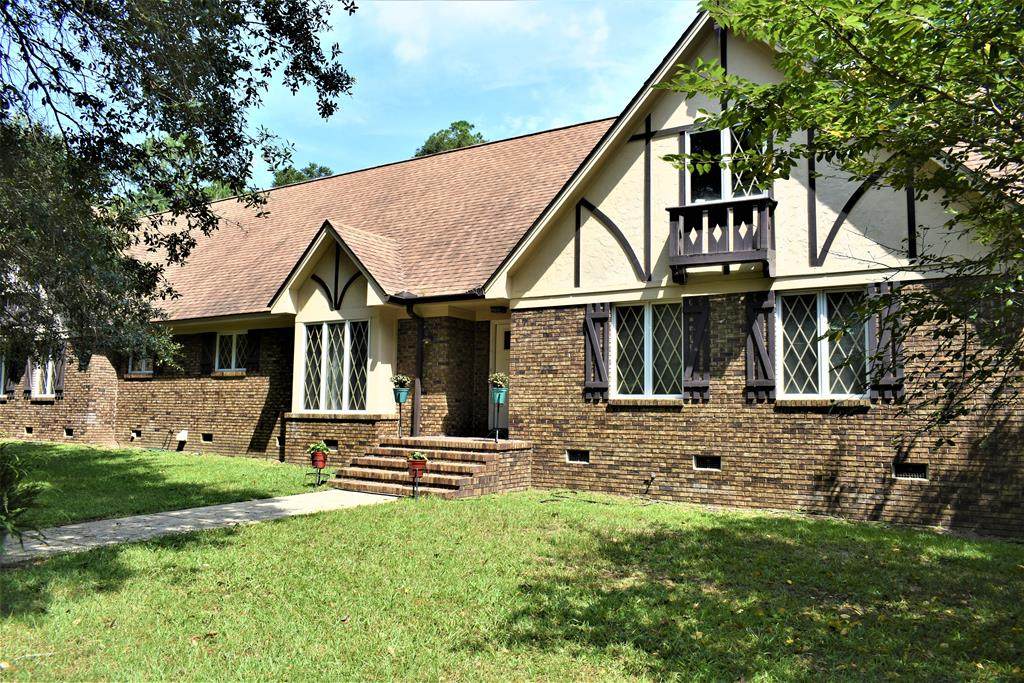 199 Pineridge Drive - Photo 1