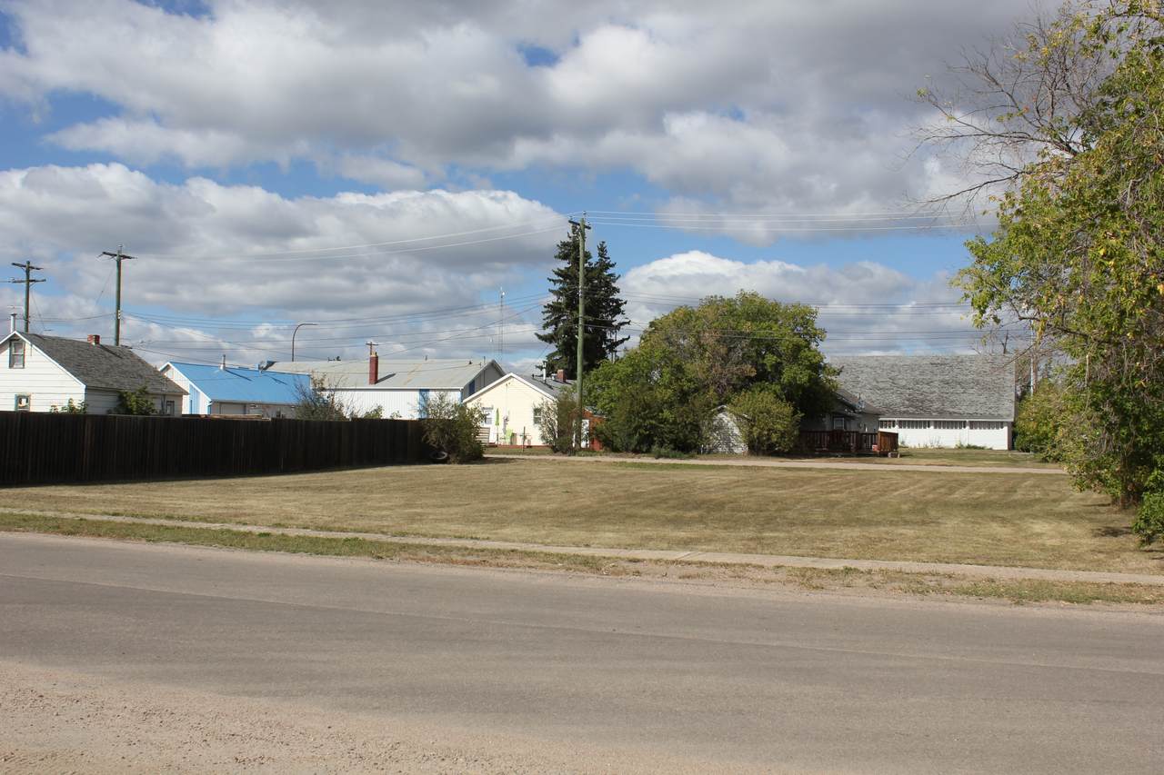 4822 49 Avenue - Photo 1