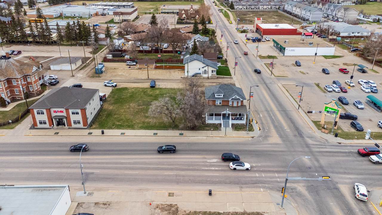 10002 100 Avenue - Photo 1