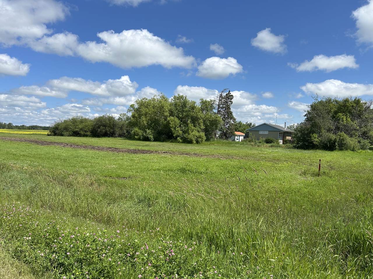  Avenue - Photo 1