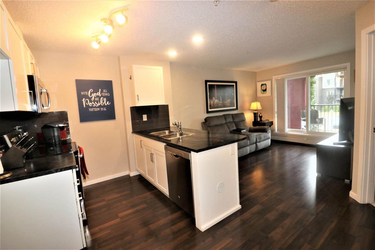 205 5521 7 Avenue - Photo 1