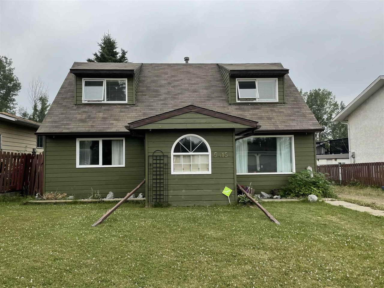 5415 43 Avenue - Photo 1