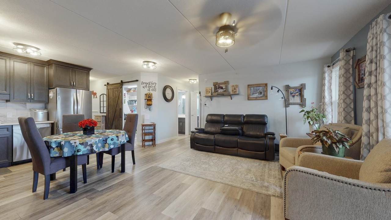 202 4103 50 Street - Photo 1