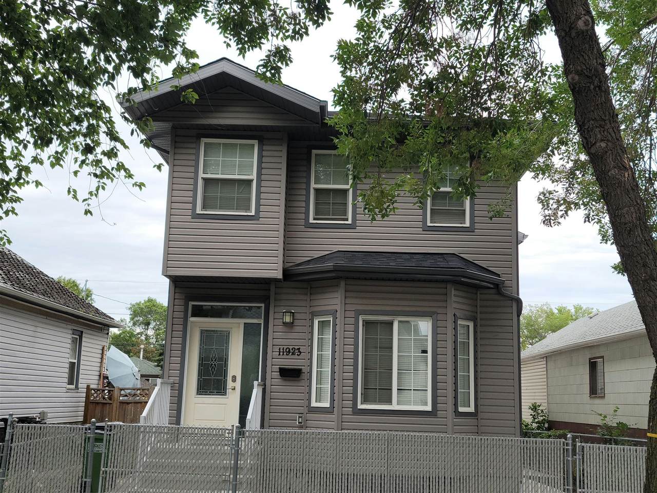 11923 78 Street - Photo 1