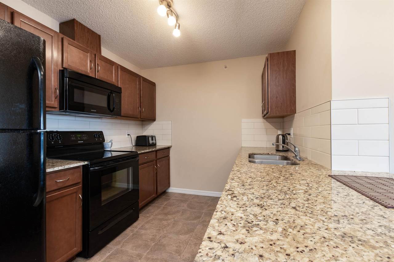 403 273 Charlotte Way - Photo 1