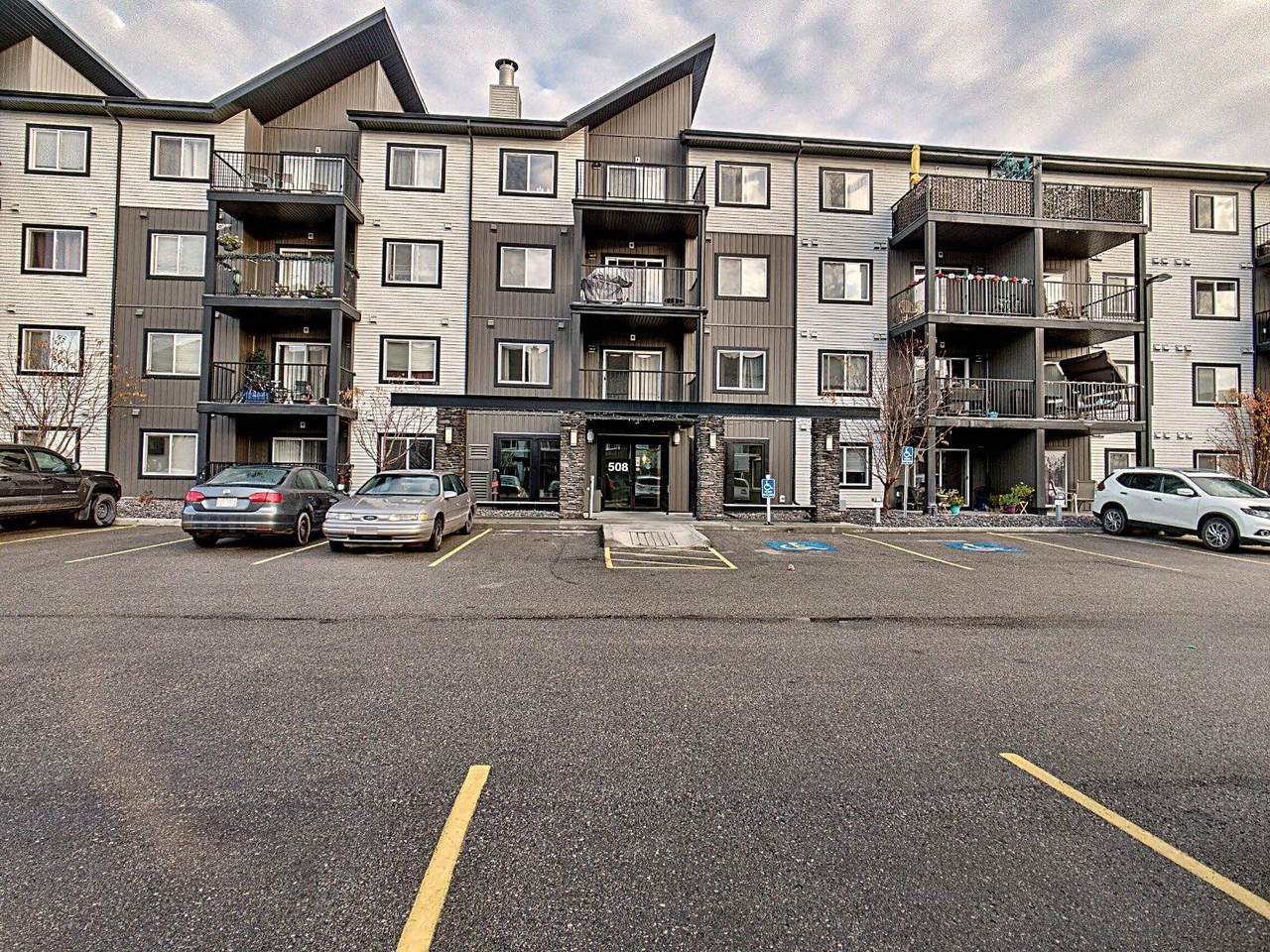 119 508 Albany Way - Photo 1
