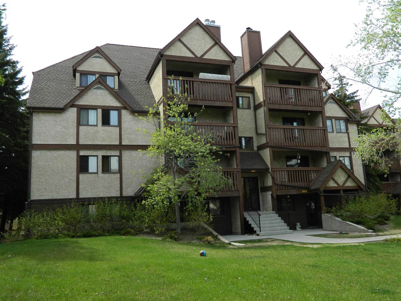 4033 Tudor Glen - Photo 1