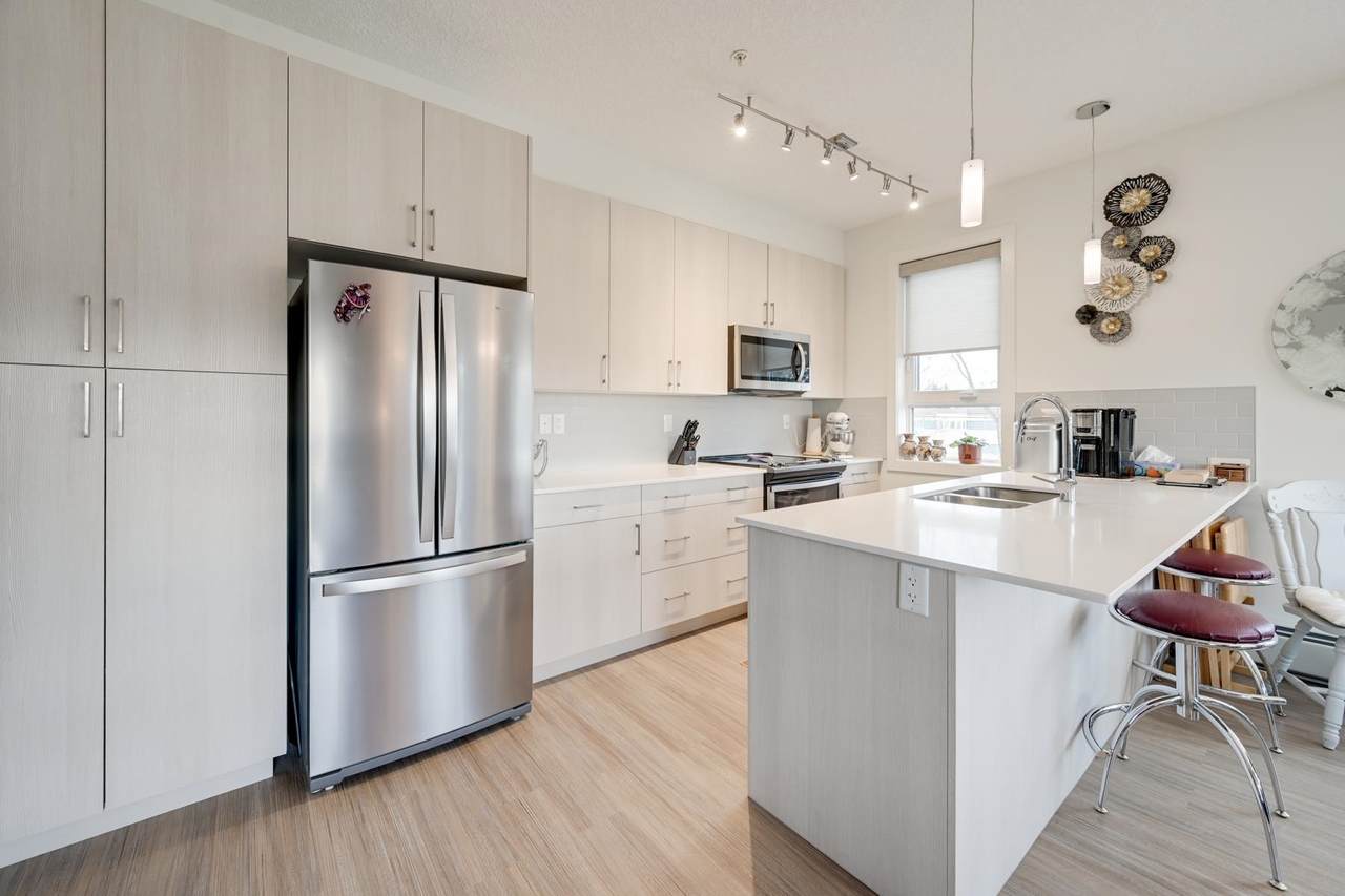 206 17 Columbia Avenue - Photo 1
