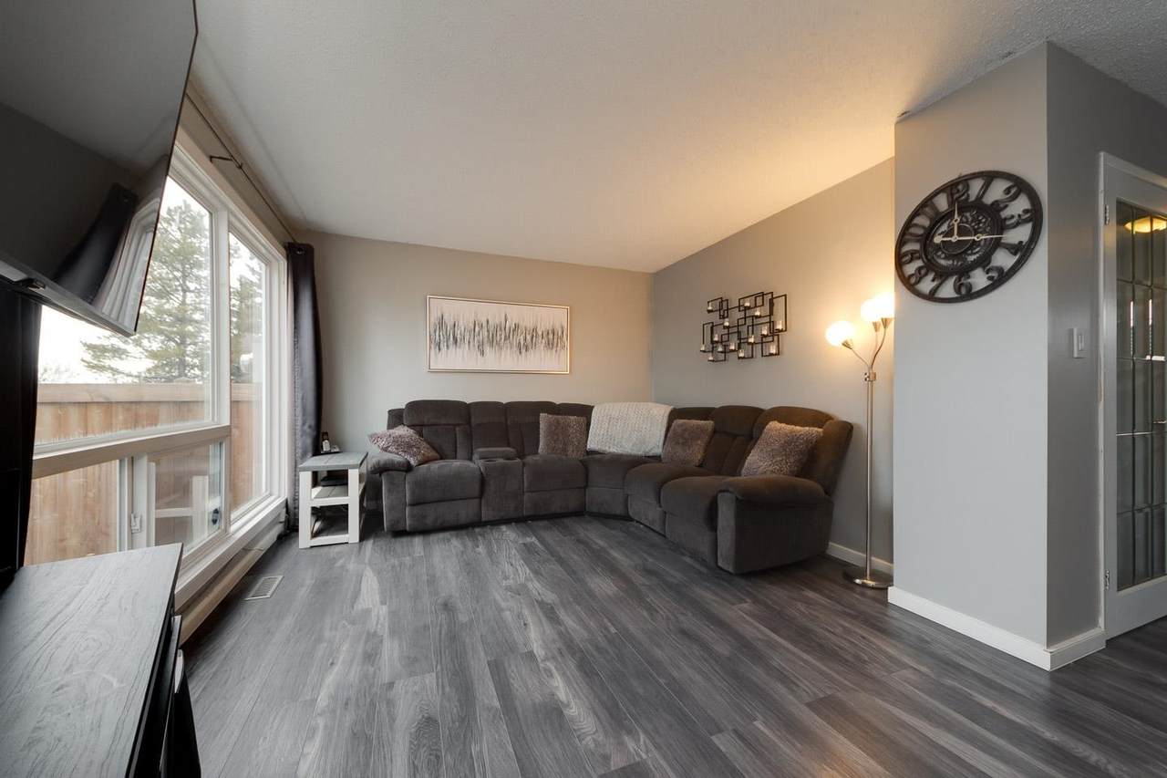 219 Grandin Village - Photo 1
