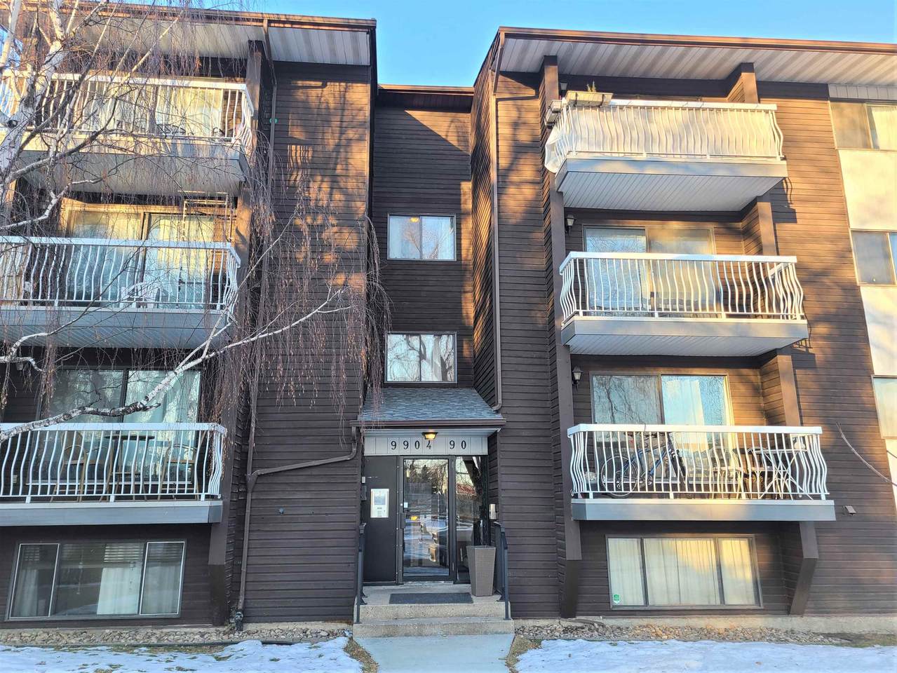 303 9904 90 Avenue - Photo 1