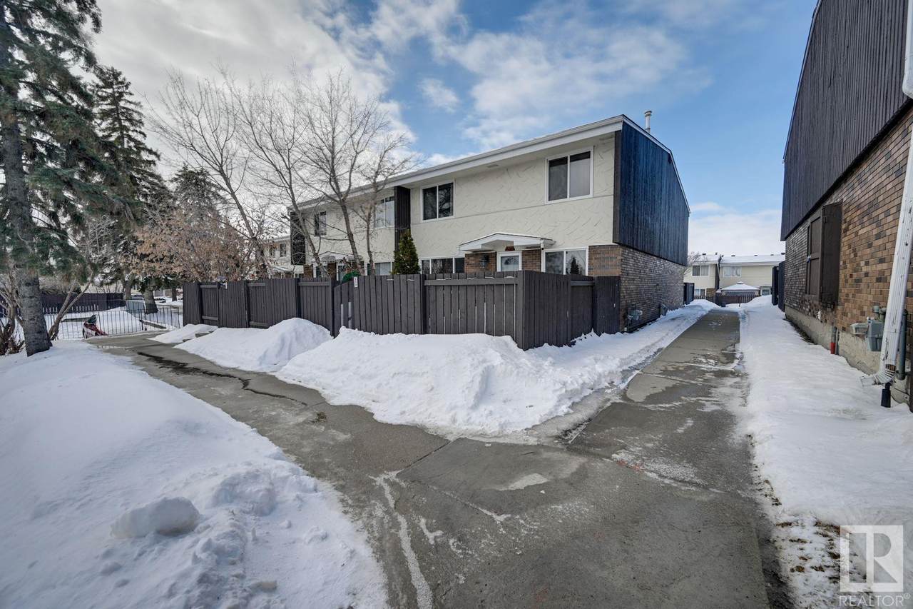 150 Roseland Village - Photo 1