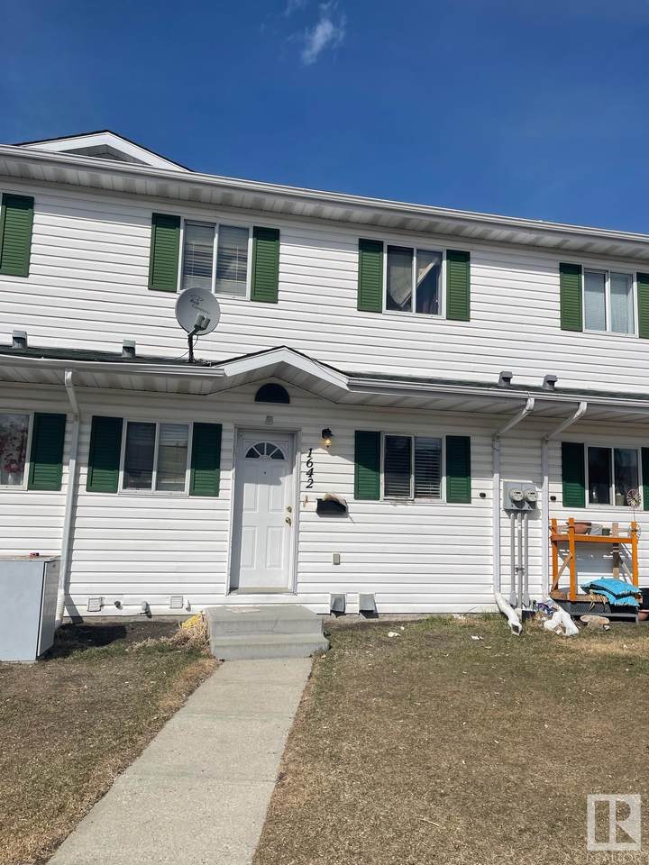 1642 Millwoods Rd East - Photo 1