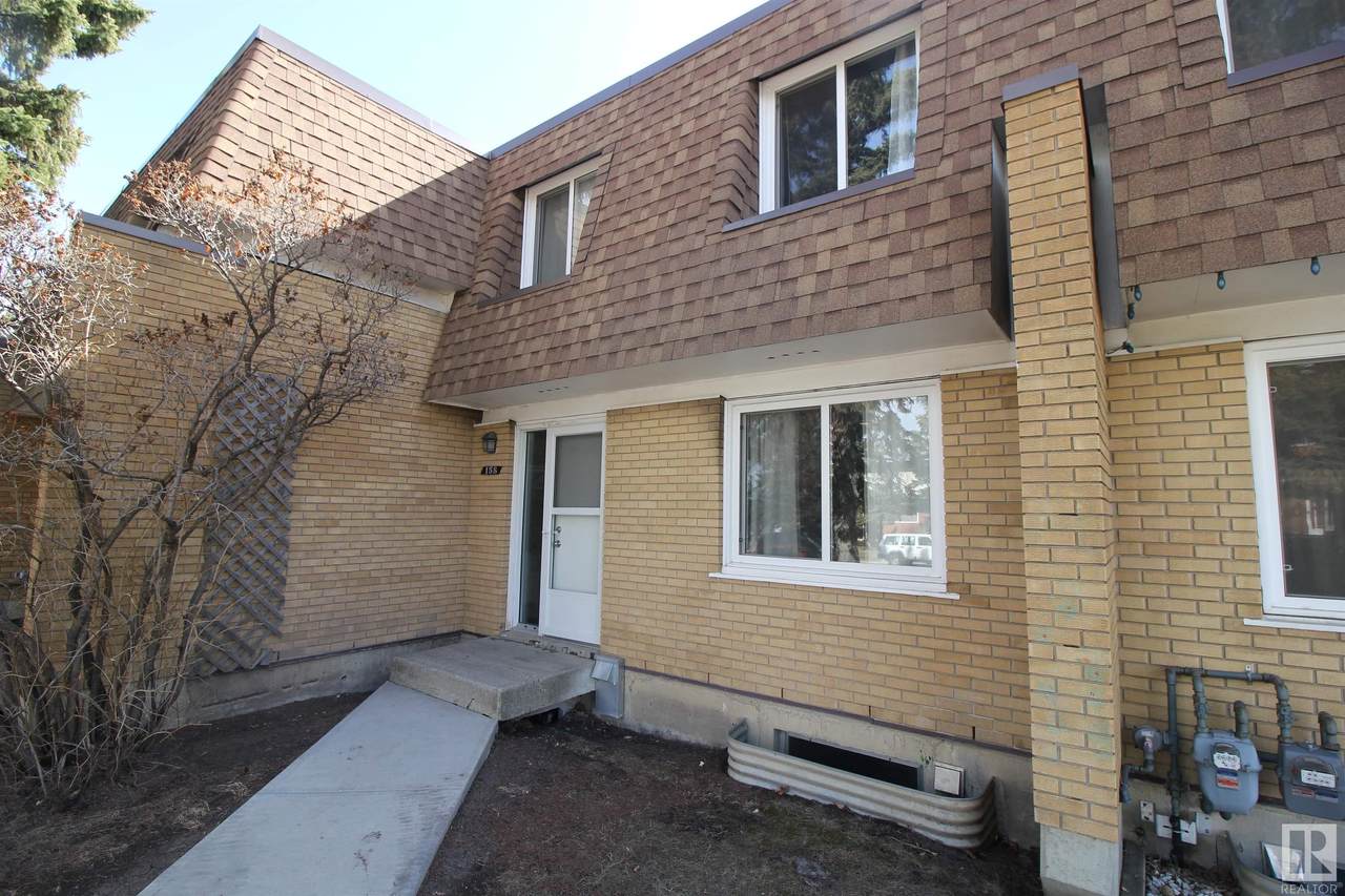 158 Londonderry Square - Photo 1