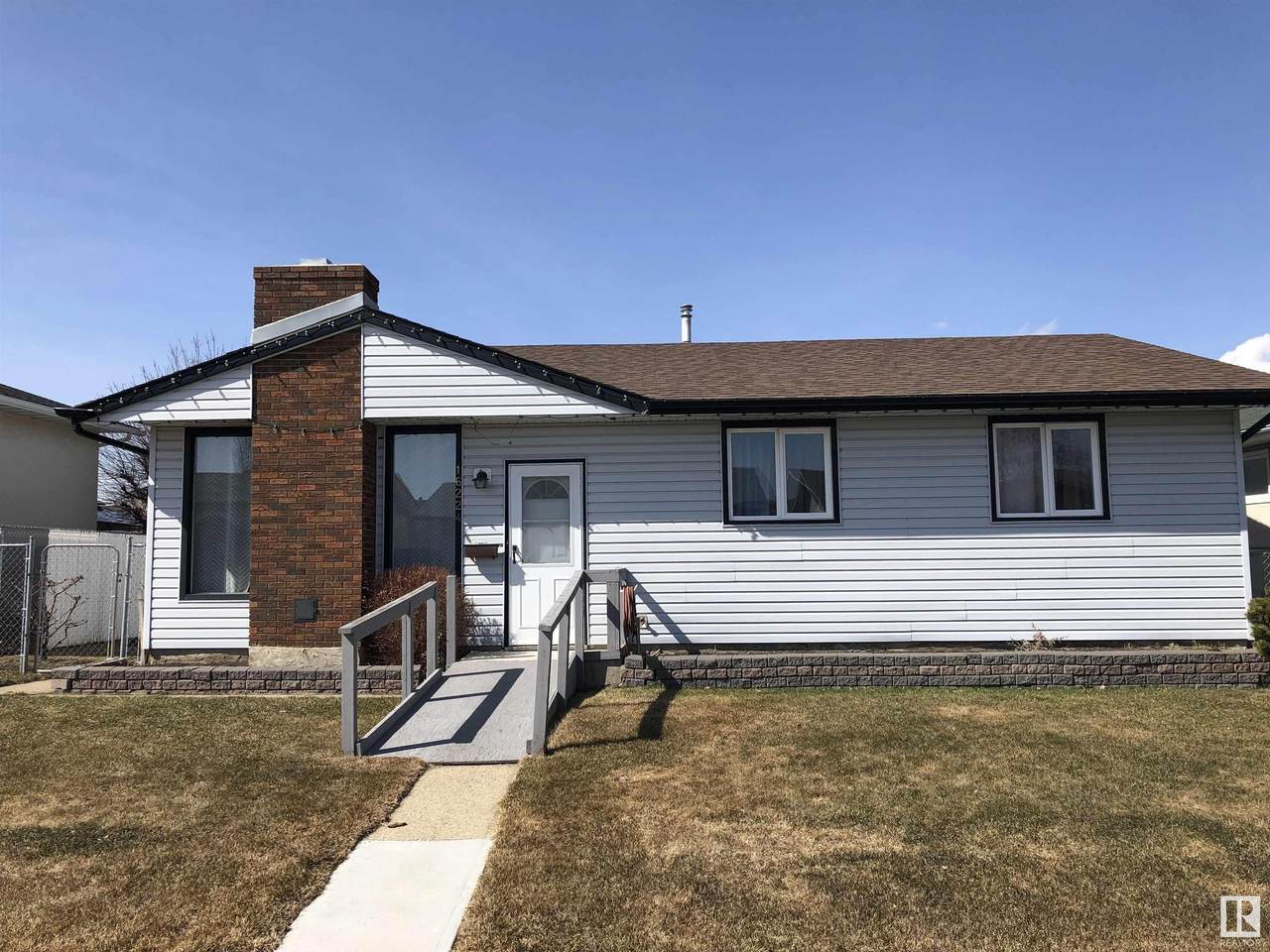 16224 102 Street - Photo 1