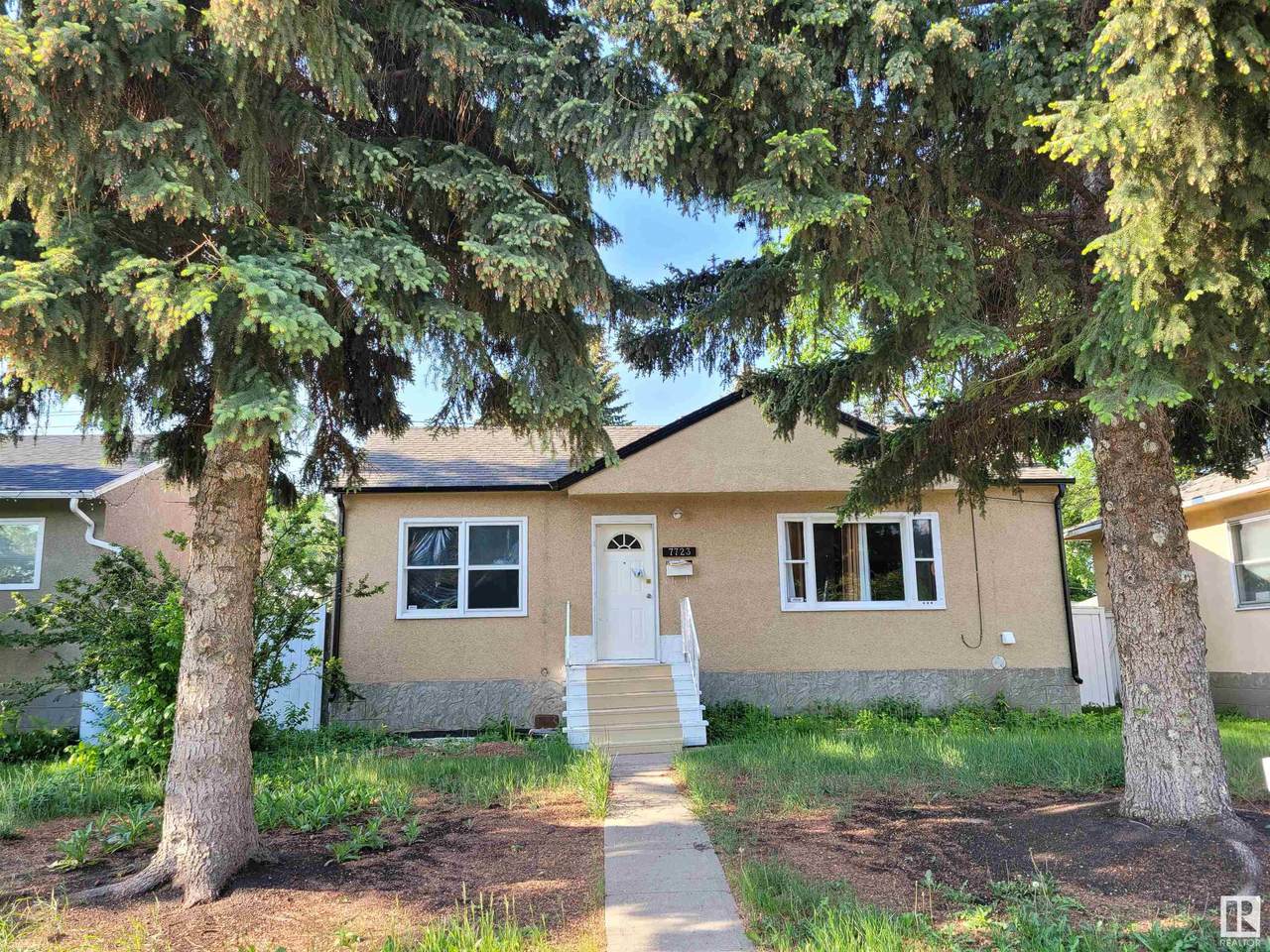 7723 82 Avenue - Photo 1