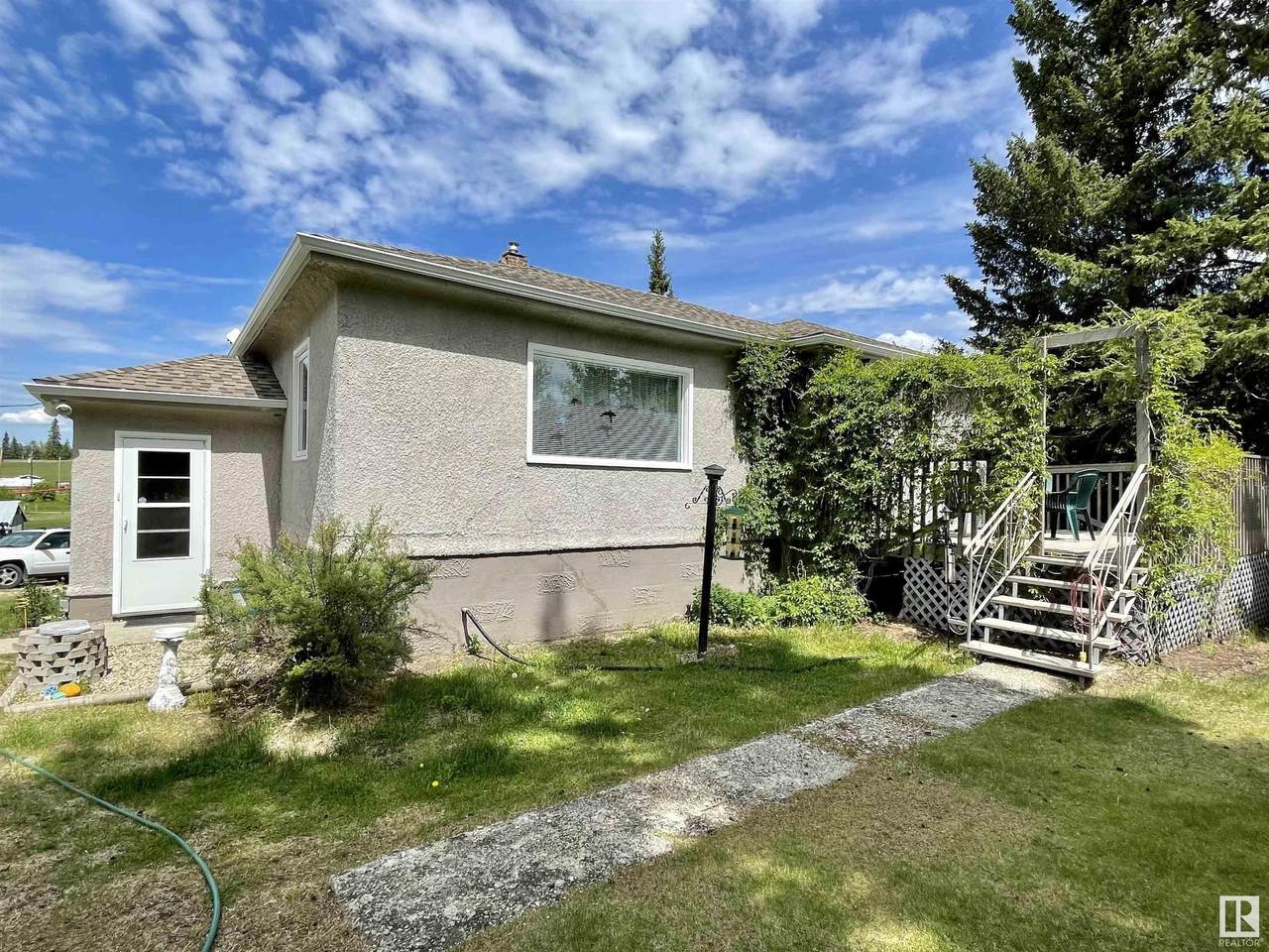 4908 50th Ave - Photo 1