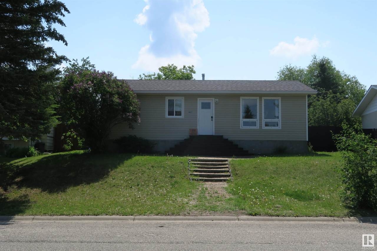 4427 48 Avenue - Photo 1