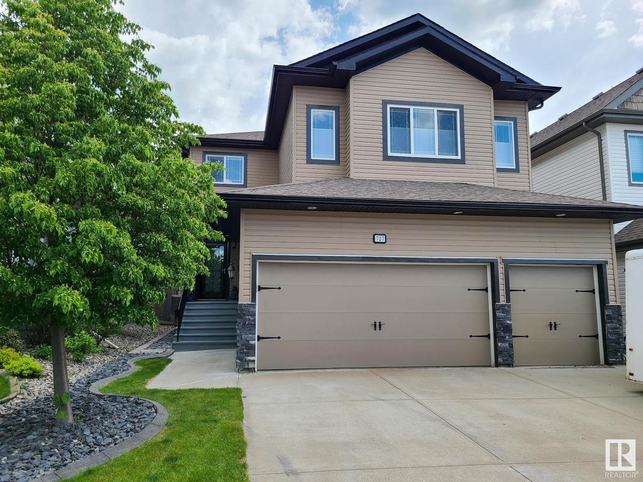 727 Suncrest Point(E) - Photo 1