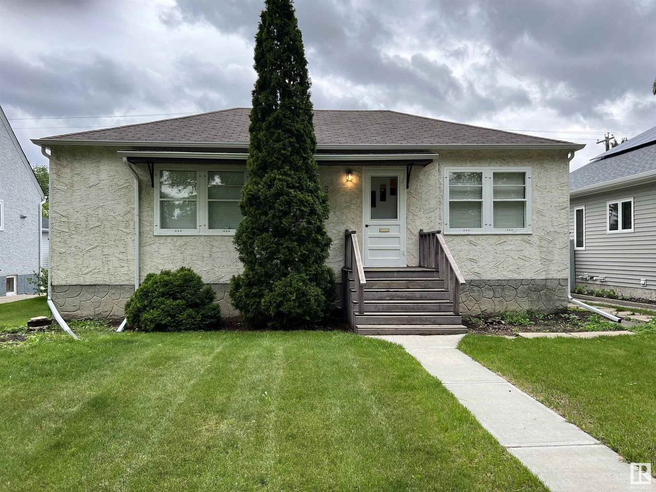9028 91 Street - Photo 1